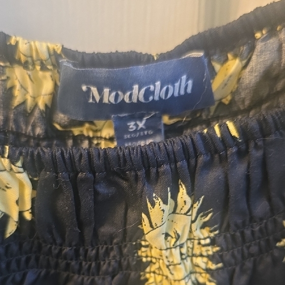 Sunburst Black and Yellow Women's Top Nwot - Picture 2 of 3